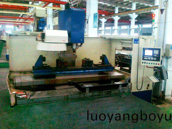 前(qian)軸(zhou)十孔加(jia)工專用(yong)立式加(jia)工